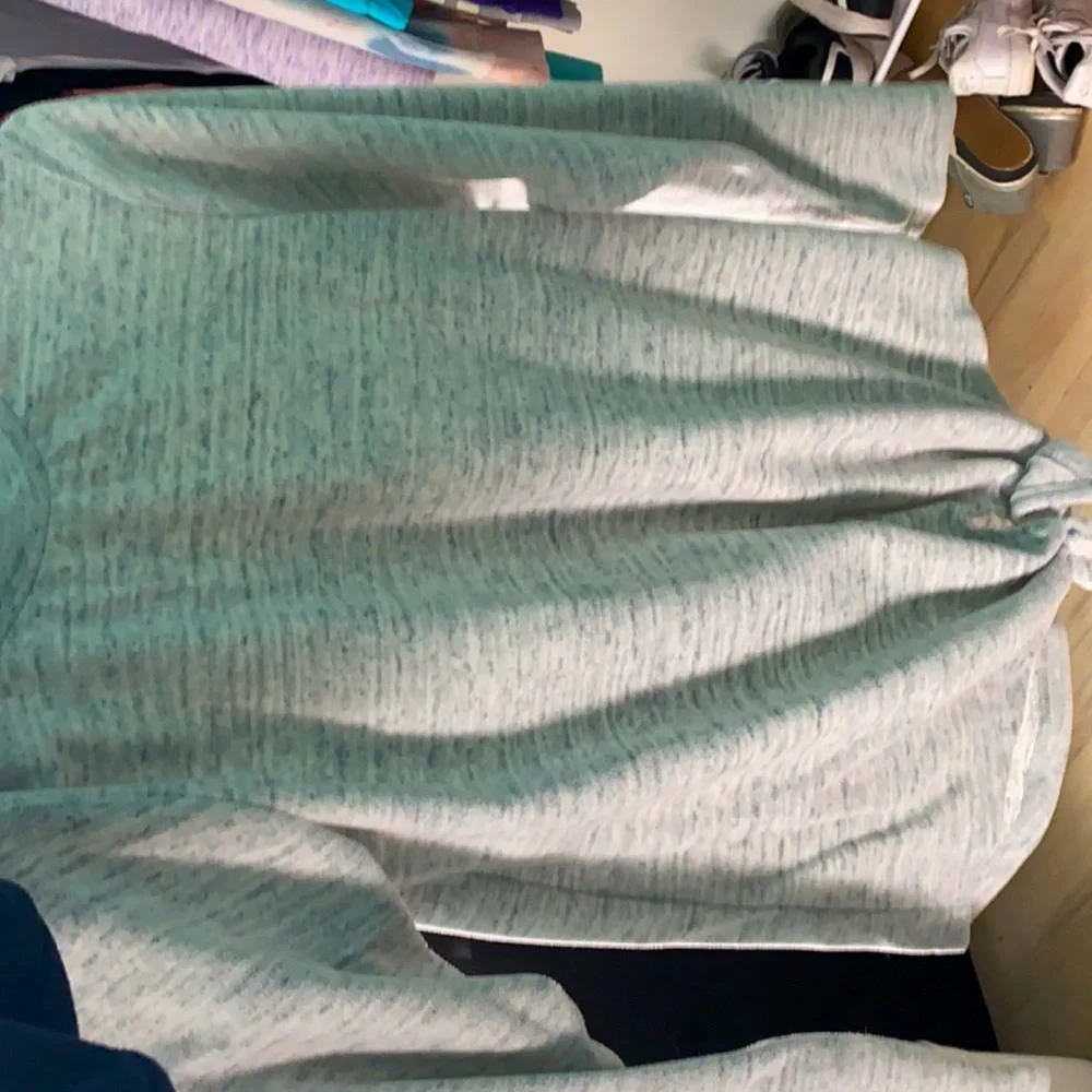 Never worn. So cute old navy is amazing - Picture 2 of 3